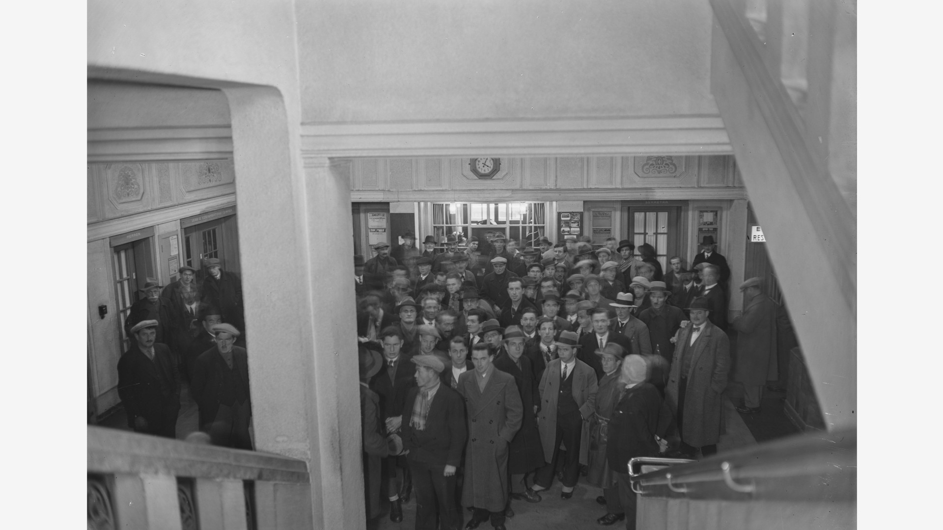 Arbeitsuchende im Glockenhof um 1935. © Welti Gebrüder